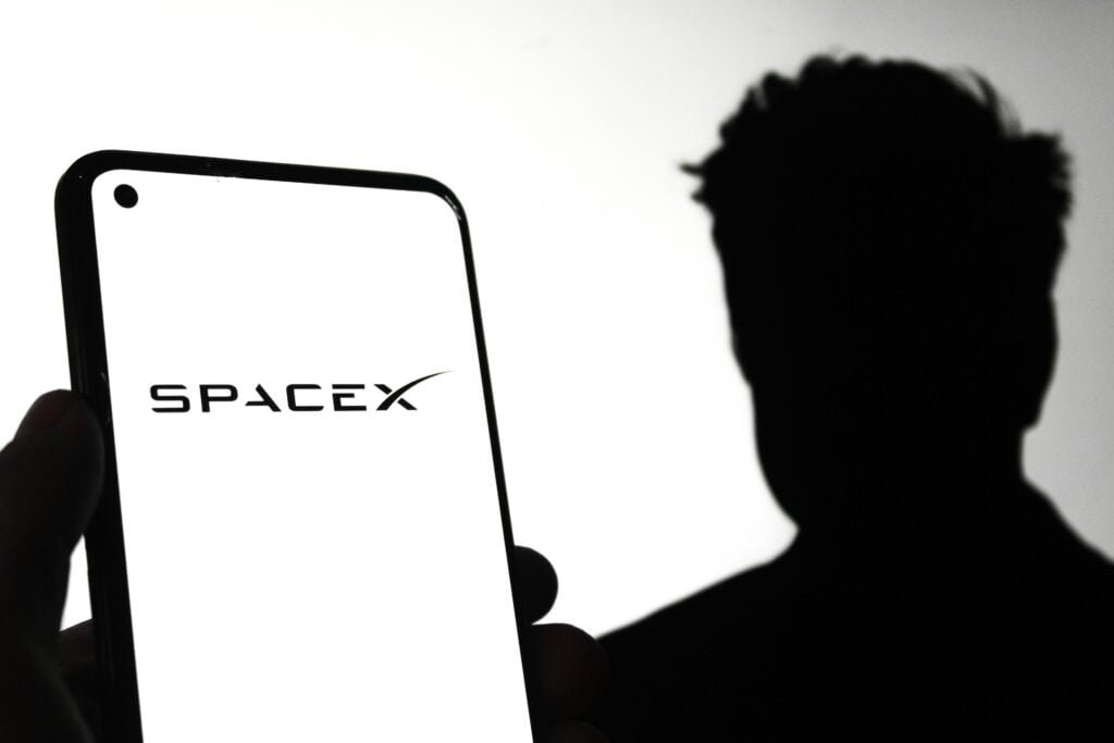spacex-stock-slips,-but-why-wall-street-sees-more-gains-ahead