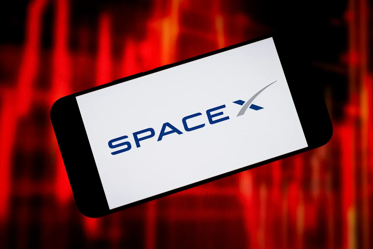 spacex-stock-gets-a-chorus-of-buys-from-wall-street-—-but-why-one-analyst-sees-downside