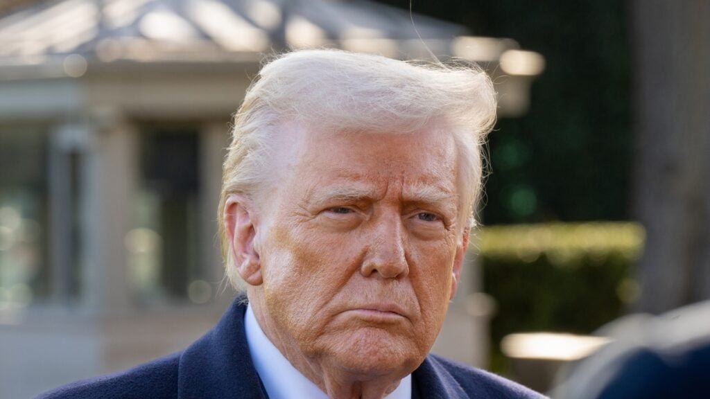 stock-market-today:-s&p-500,-dow-jones-futures-fall-as-trump-says-iran-ceasefire-is-‘over’—saratoga,-exxo