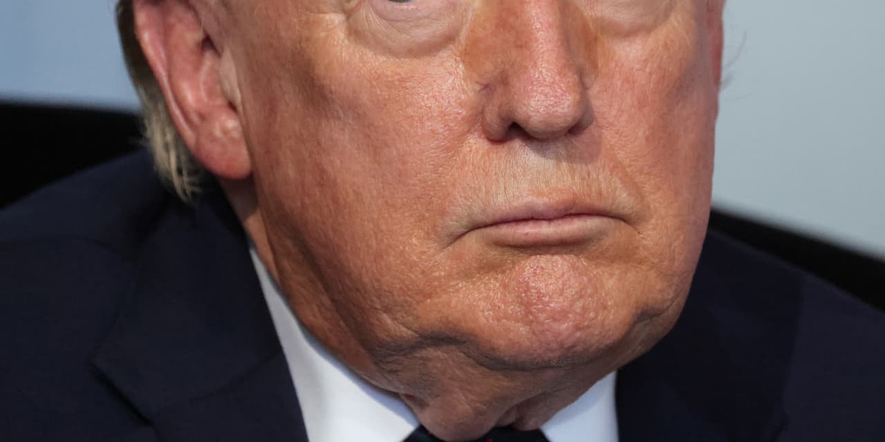stocks-are-at-a-sensitive-point-as-trump’s-iran-threats-send-fear-gauge-soaring