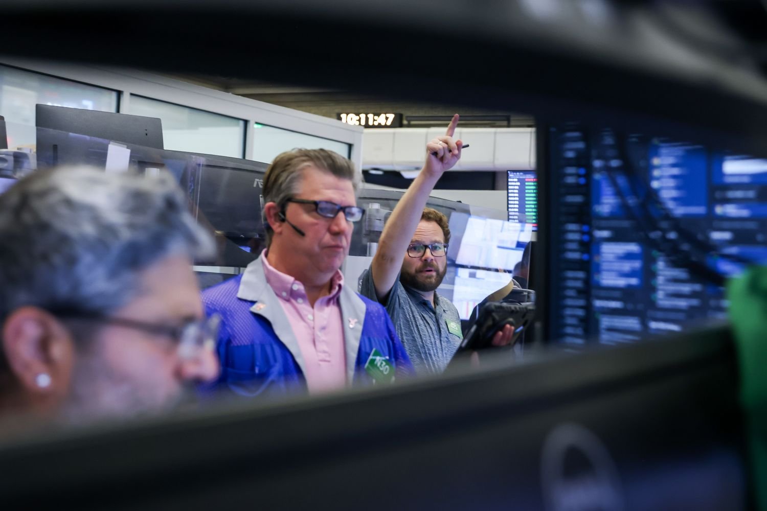 stock-market-today:-futures-sink,-oil-soars-as-trump-says-iran-truce-‘over’;-chip-stocks-drop-further