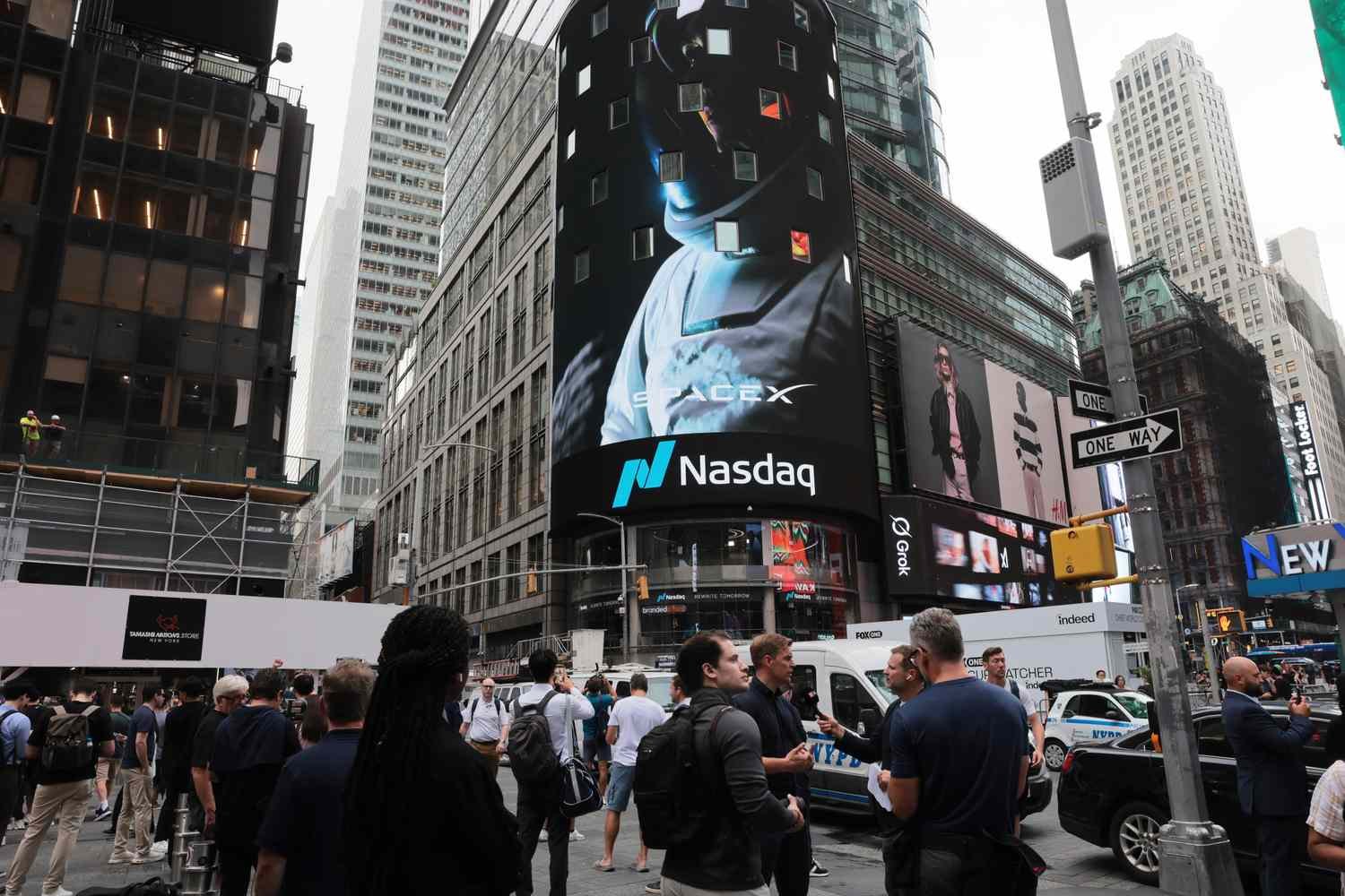 wall-street-threw-spacex-stock-a-parade-today.-some-analysts-see-huge-gains-ahead