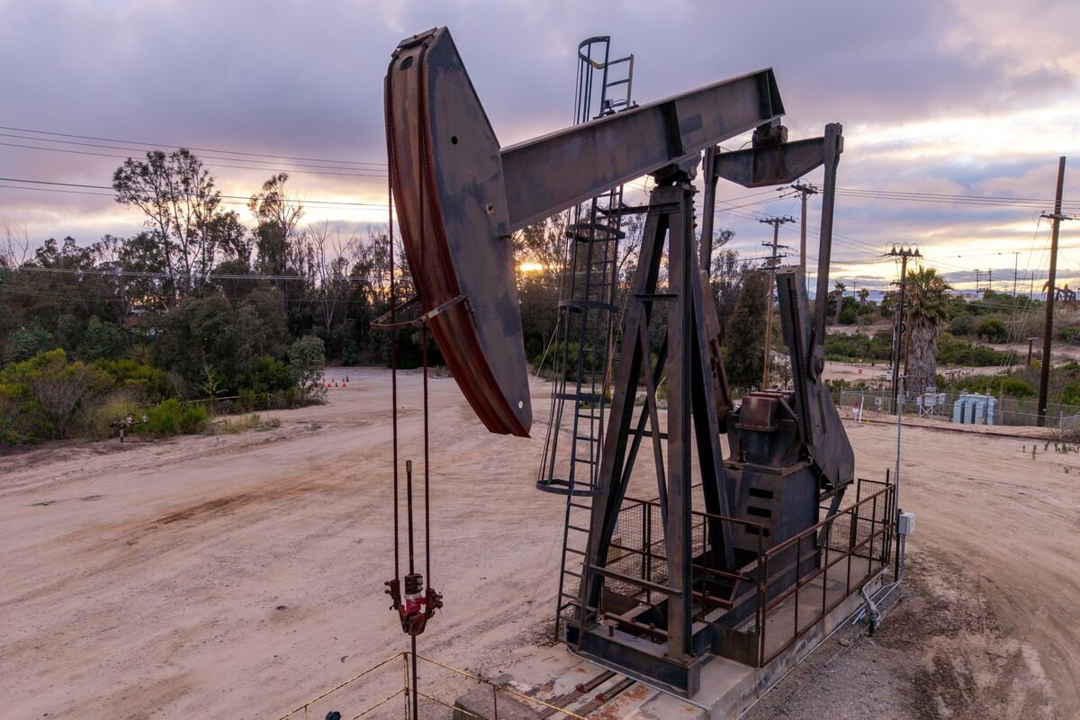 oil-gains,-us-stock-futures-drop-on-new-strikes:-markets-wrap