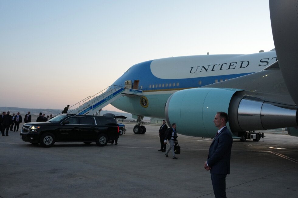 trump-flies-home-in-an-old-air-force-one-after-iran-strikes