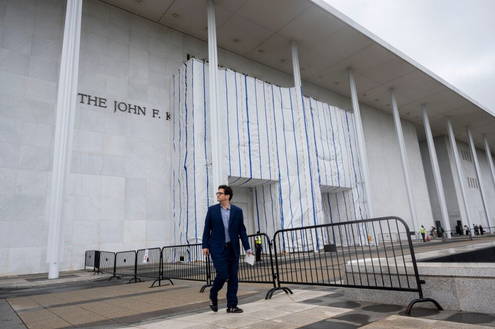 judges-deny-request-to-return-trump’s-name-to-kennedy-center-pending-appeal