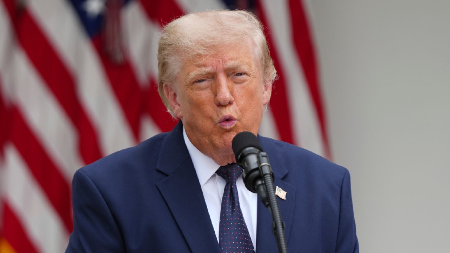 fact-check:-trump-credits-stock-market-for-$2b-increase-in-wealth-in-2025