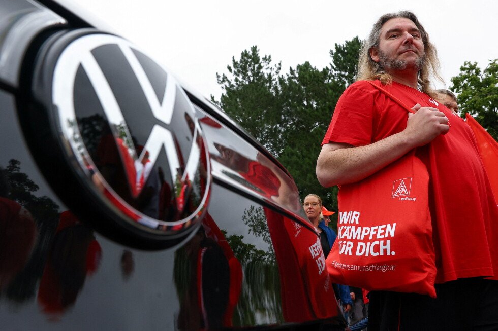 volkswagen-sales-numbers-drop-8.6%-as-automaker-cuts-models