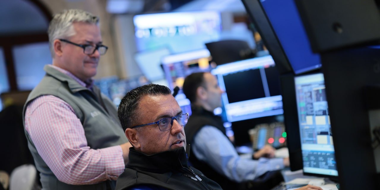 us.-stock-market-ticks-higher-with-memory-chip-maker’s-big-debut