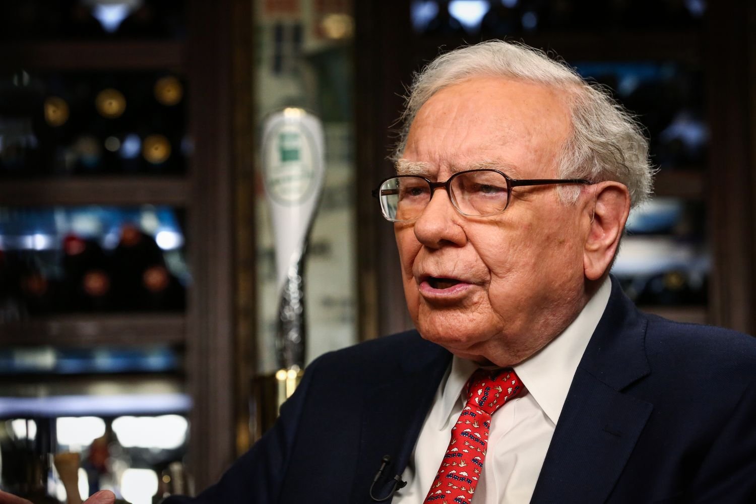 how-warren-buffett-stays-calm-during-stock-market-declines—and-what-investors-can-learn