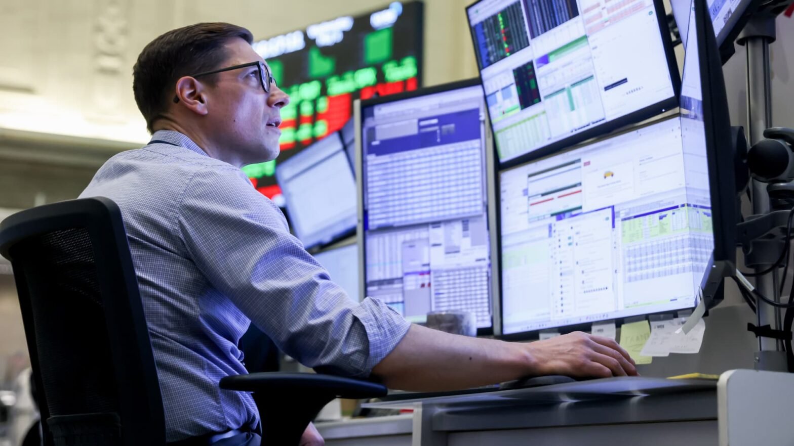 stock-futures-slip-after-us.,-iran-exchange-airstrikes-again:-live-updates
