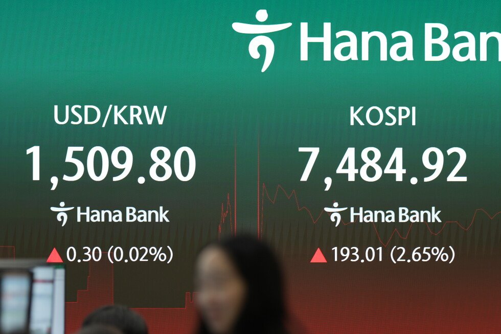 oil-prices-jump-4%-and-asian-shares-fall-as-us-strikes-at-iran