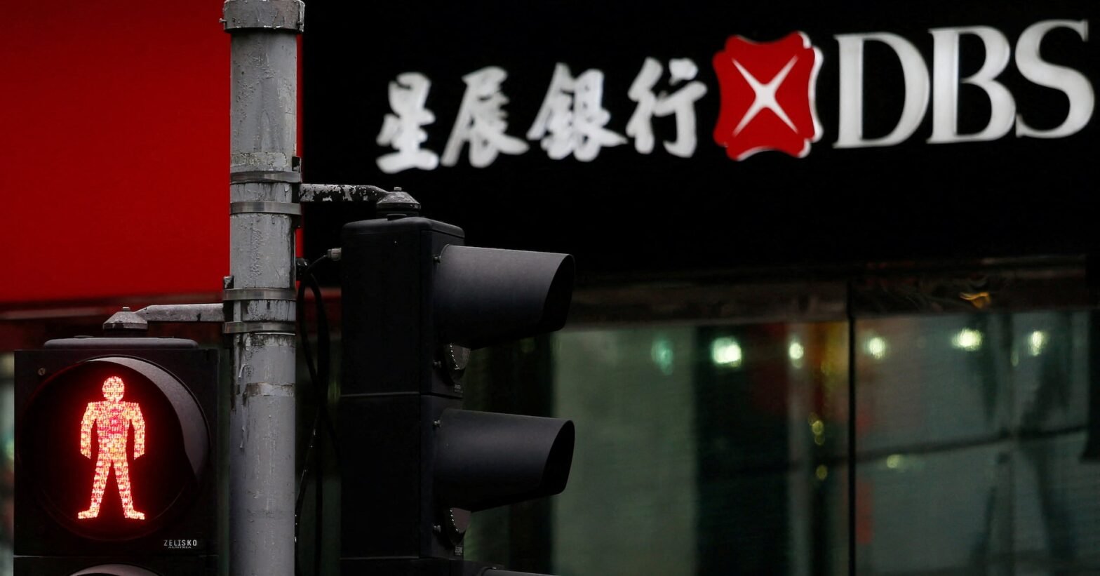 dbs-becomes-first-singapore-stock-to-top-s$200-billion-in-market-value