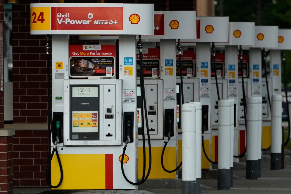latest-inflation-report-may-show-prices-declined-last-month,-led-by-cheaper-gas