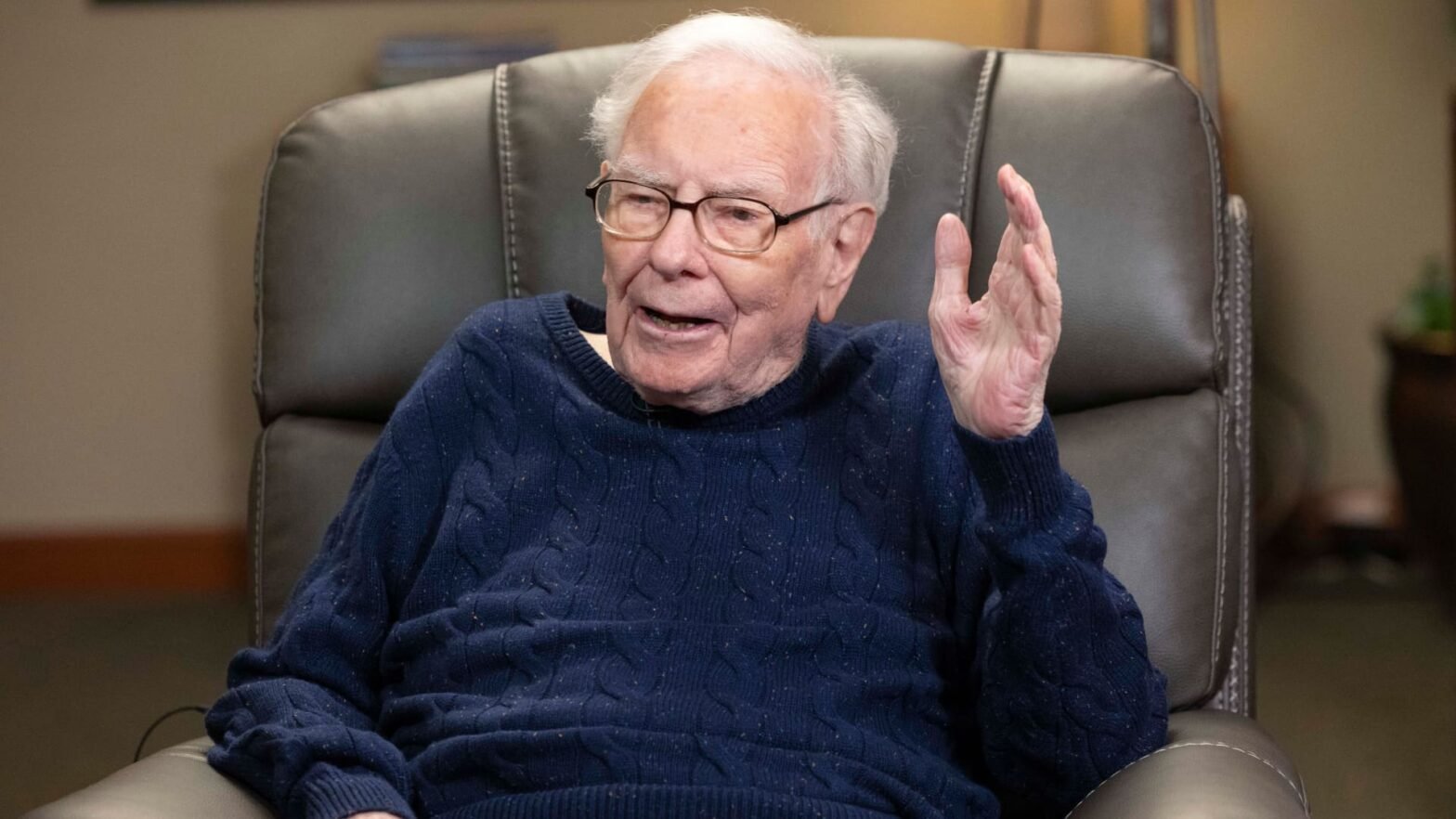 warren-buffett-on-the-market-today:-‘it’s-tough-to-find-values-when-everybody-is-preferring-gambling’