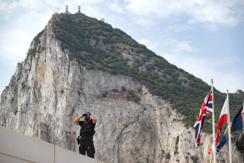 gibraltar-spain-border-opens,-marking-new-era-for-daily-travelers