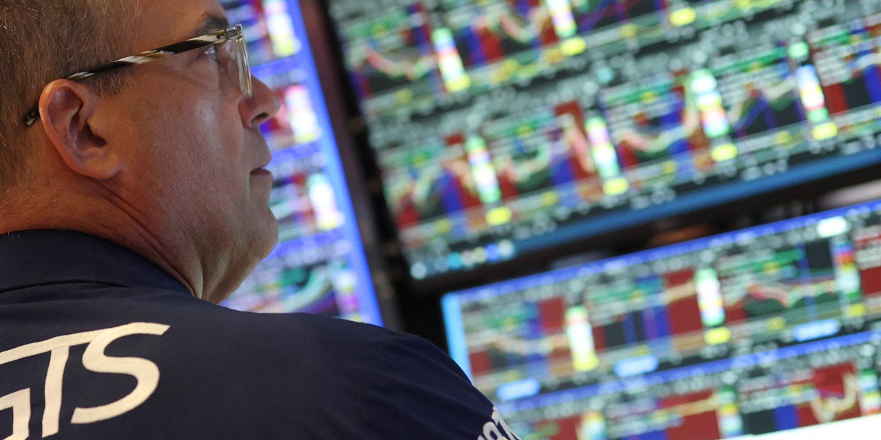 us.-stock-futures-fall-on-fresh-ai-wobble