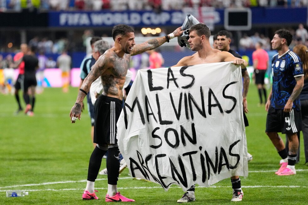 uk-urges-fifa-investigation-of-argentina-over-falklands-banner