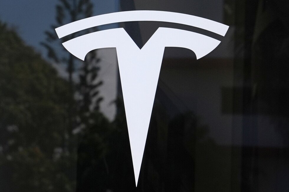 feds-say-tesla-driver-overrode-self-driving-before-hitting-a-home-and-killing-grandmother-inside