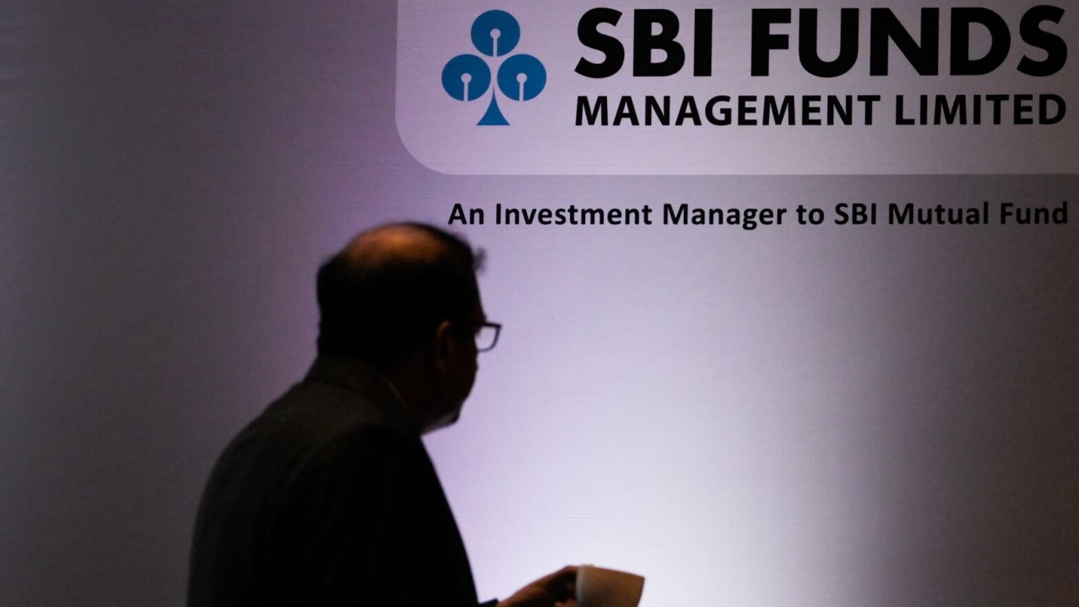 india’s-biggest-ipo-this-year-rakes-in-bids-worth-$31-billion,-powered-by-institutional-frenzy