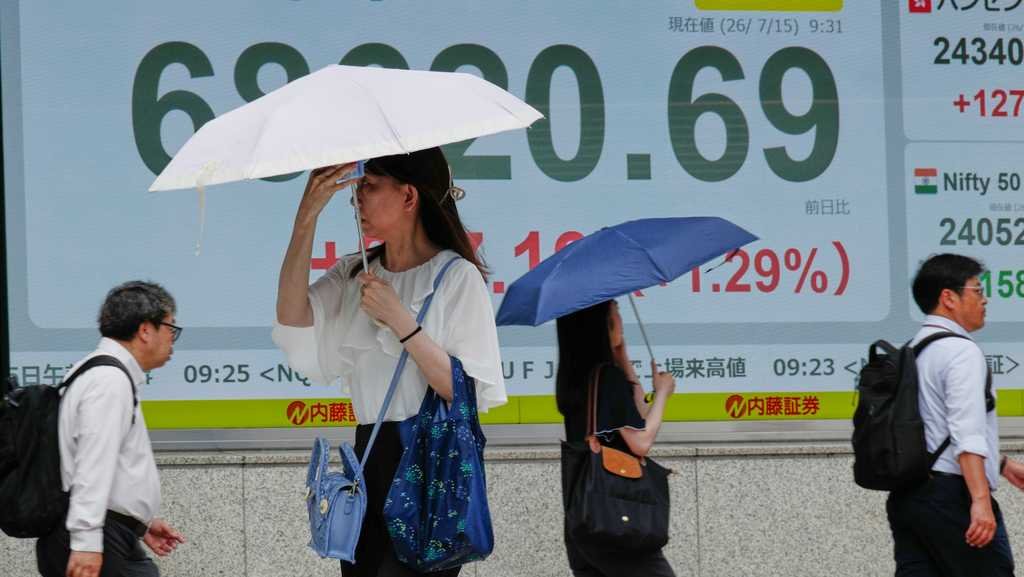asian-shares-sink,-with-tokyo-down-nearly-5%