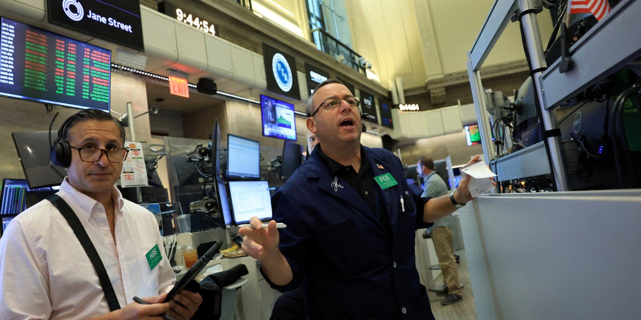 us.-stock-futures-lower-as-chip-selloff-rocks-markets
