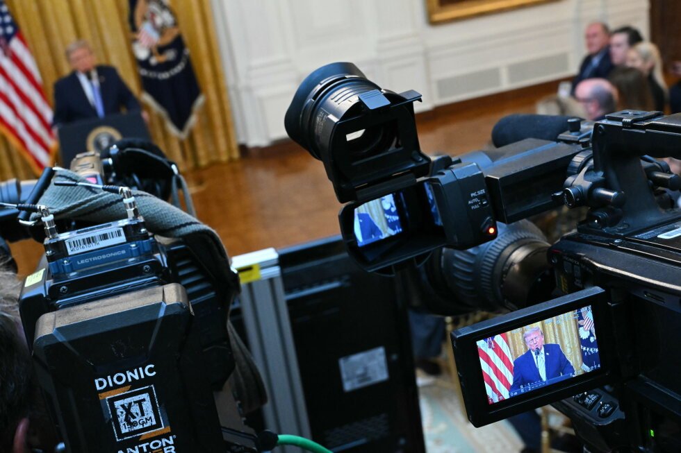 tv-networks-struggle-to-find-the-right-balance-for-trump-speech