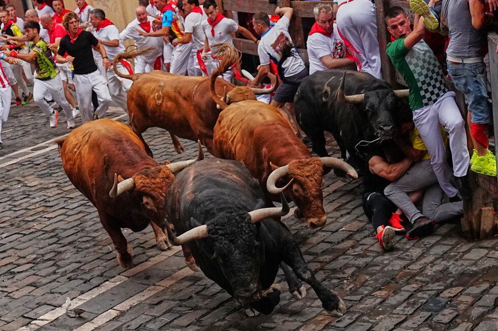 how-a-photographer-captured-the-speed-and-danger-of-pamplona’s-bull-run