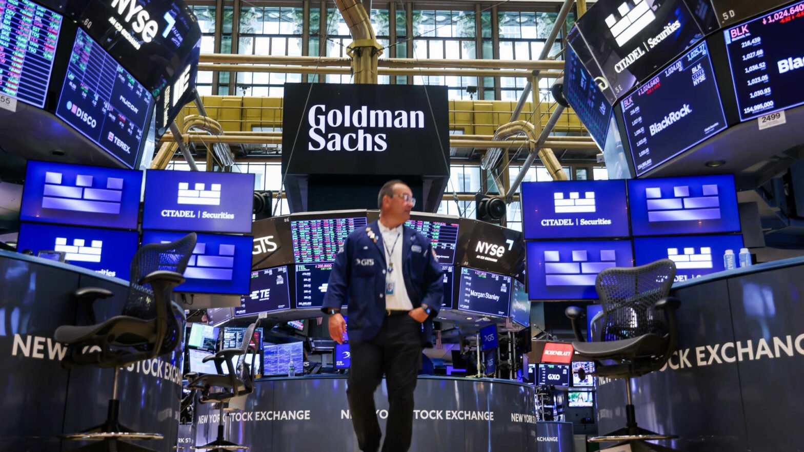 the-ai-rotation-stole-the-spotlight-from-a-strong-start-to-earnings-season