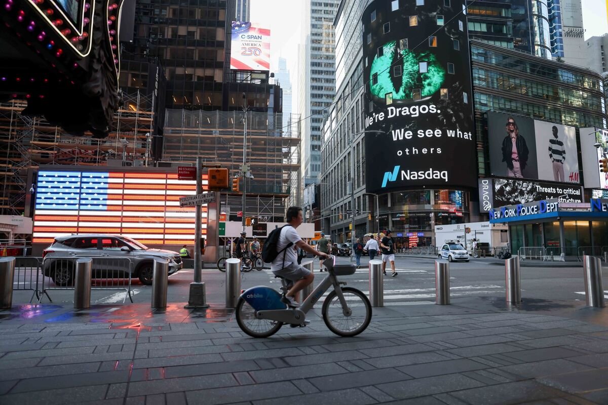big-tech-needs-to-justify-ai-spending-as-investors-dump-stocks