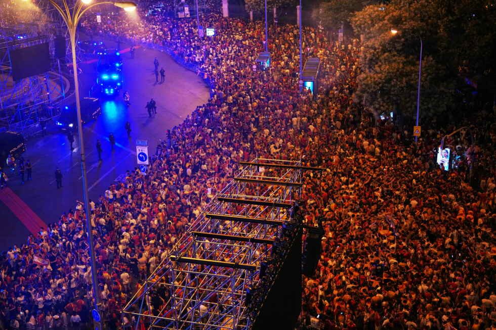 spain’s-world-cup-winning-team-heads-home-for-parade-and-celebrations