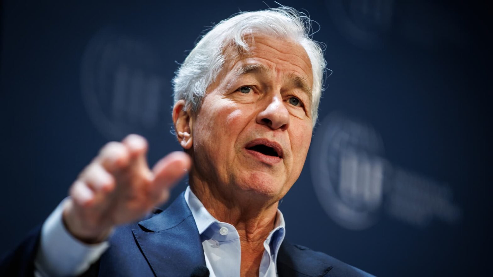 jamie-dimon-says-markets-underestimate-risks-and-he-wouldn’t-buy-stocks-or-treasurys-at-current-prices