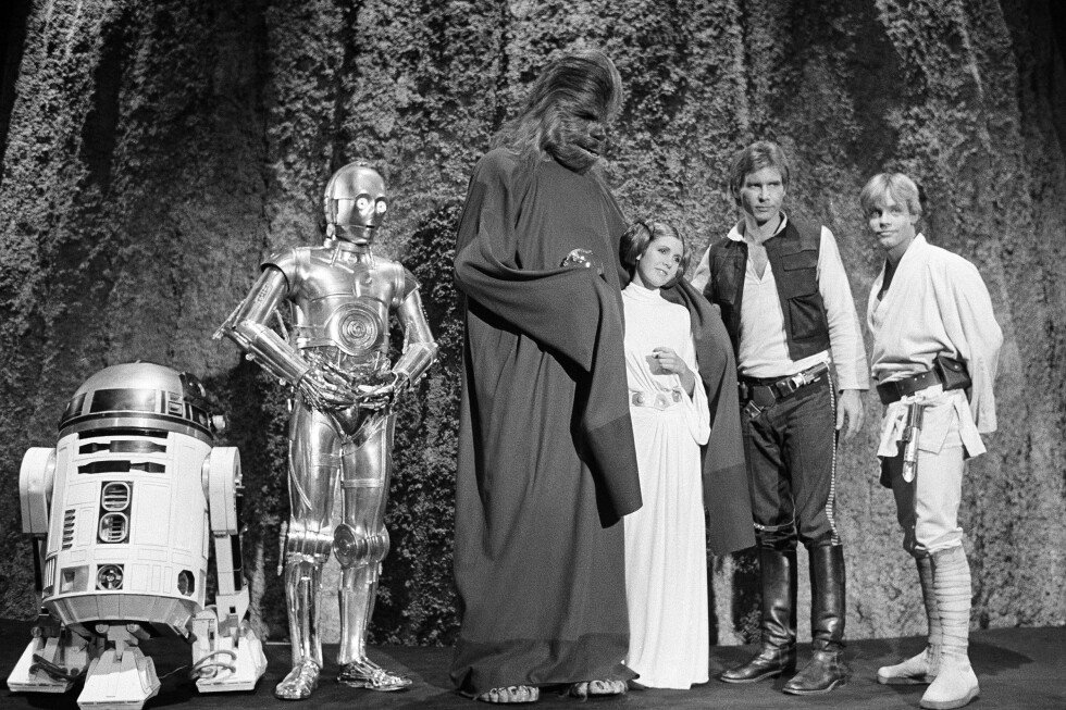 luke-skywalker’s-lightsaber-with-severed-hand-sells-for-$3.75m