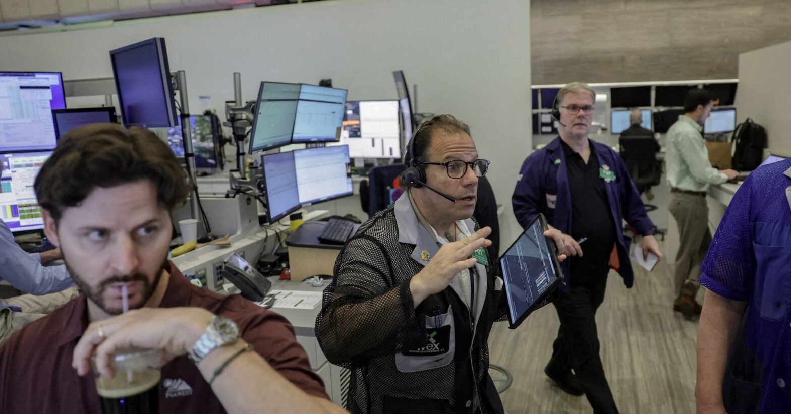 wall-st-futures-gain-on-iran-ceasefire-hopes;-earnings-in-focus