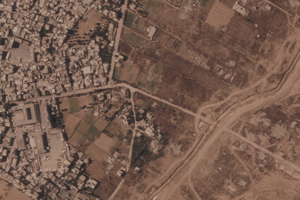 israeli-military-builds-massive-earthen-barrier-inside-gaza
