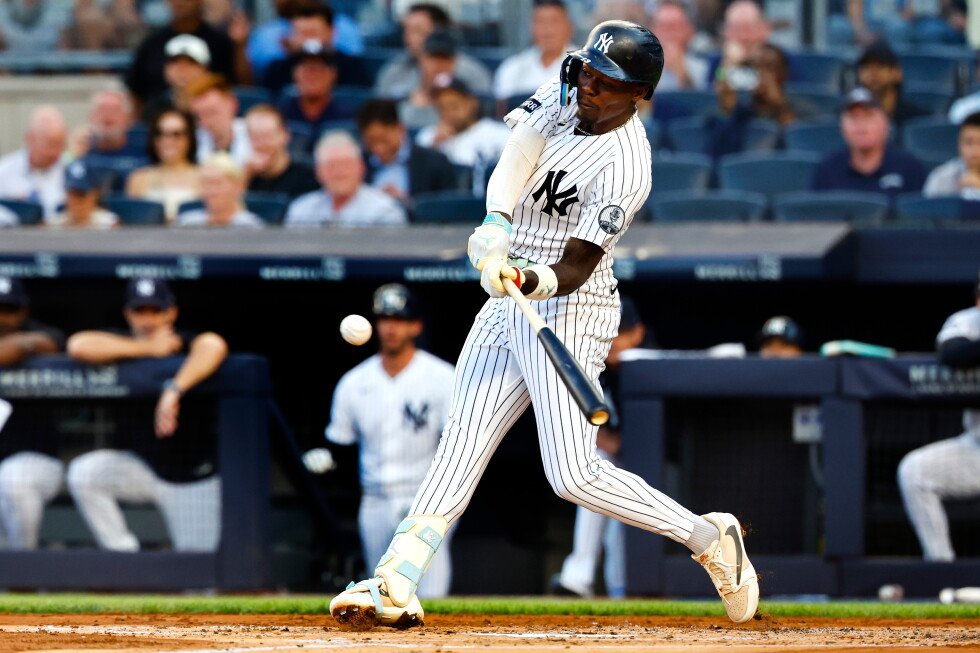 chisholm-homers-twice-and-drives-in-5-as-yankees-sink-pirates-8-5-after-benches-clear
