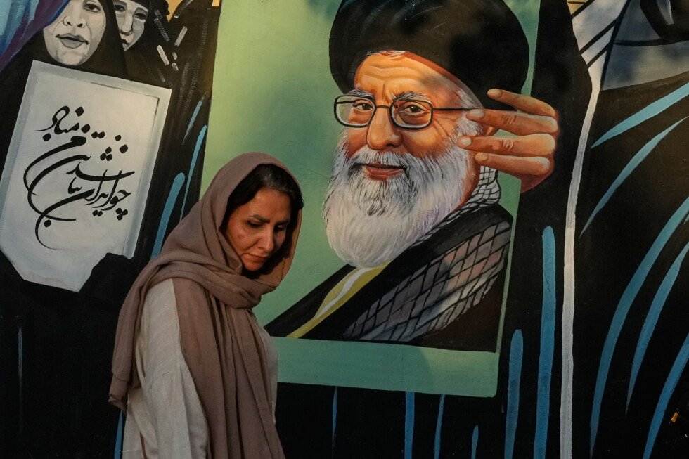 us-strikes-iran-for-10th-night-as-tanker-attacked