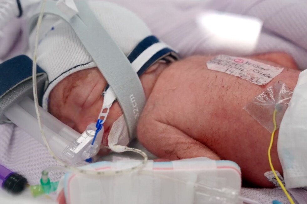australian-woman-gives-birth-to-identical-quadruplet-girls