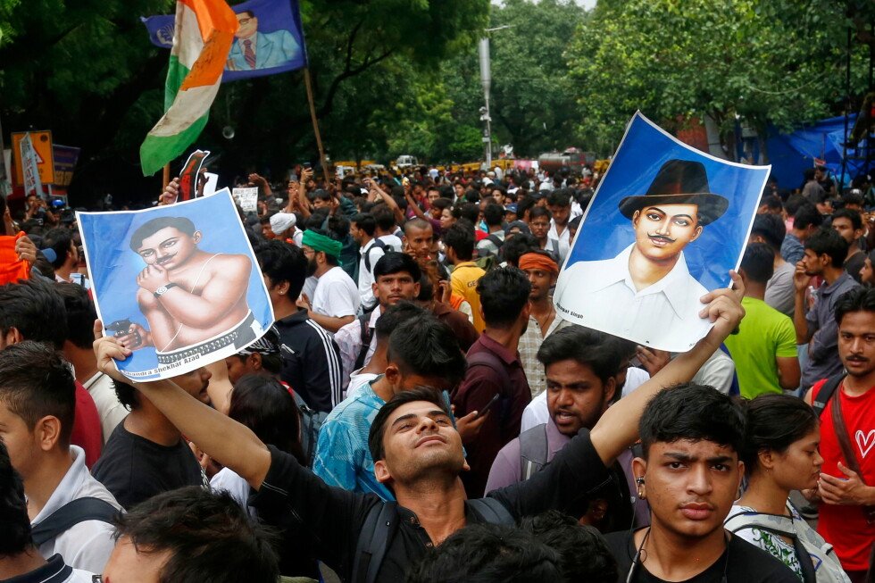 india’s-cockroach-movement-supporters-dig-in-after-police-crackdown