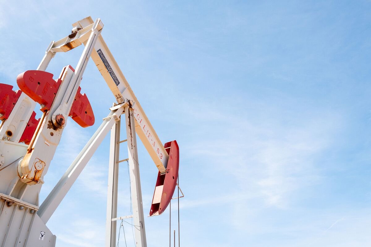 us-stock-futures-slip-on-alphabet,-oil-advances:-markets-wrap