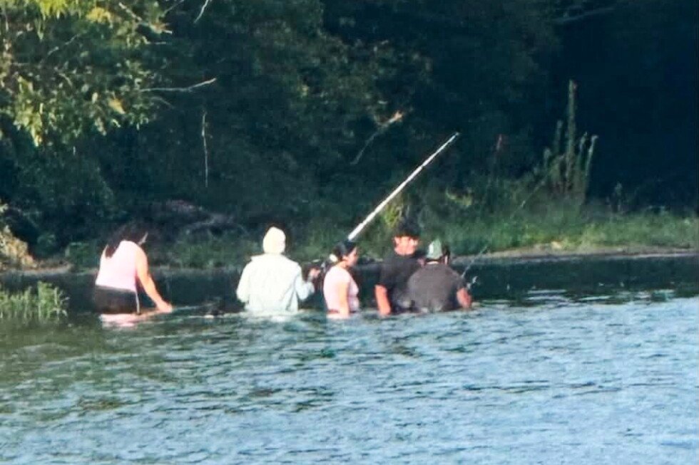 a-passing-boater-believes-he-photographed-the-5-adults-who-drowned-on-an-ohio-river