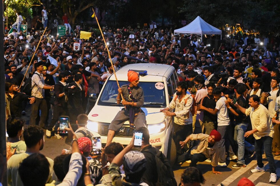 india’s-‘cockroach’-protests-press-on-despite-police-crackdown