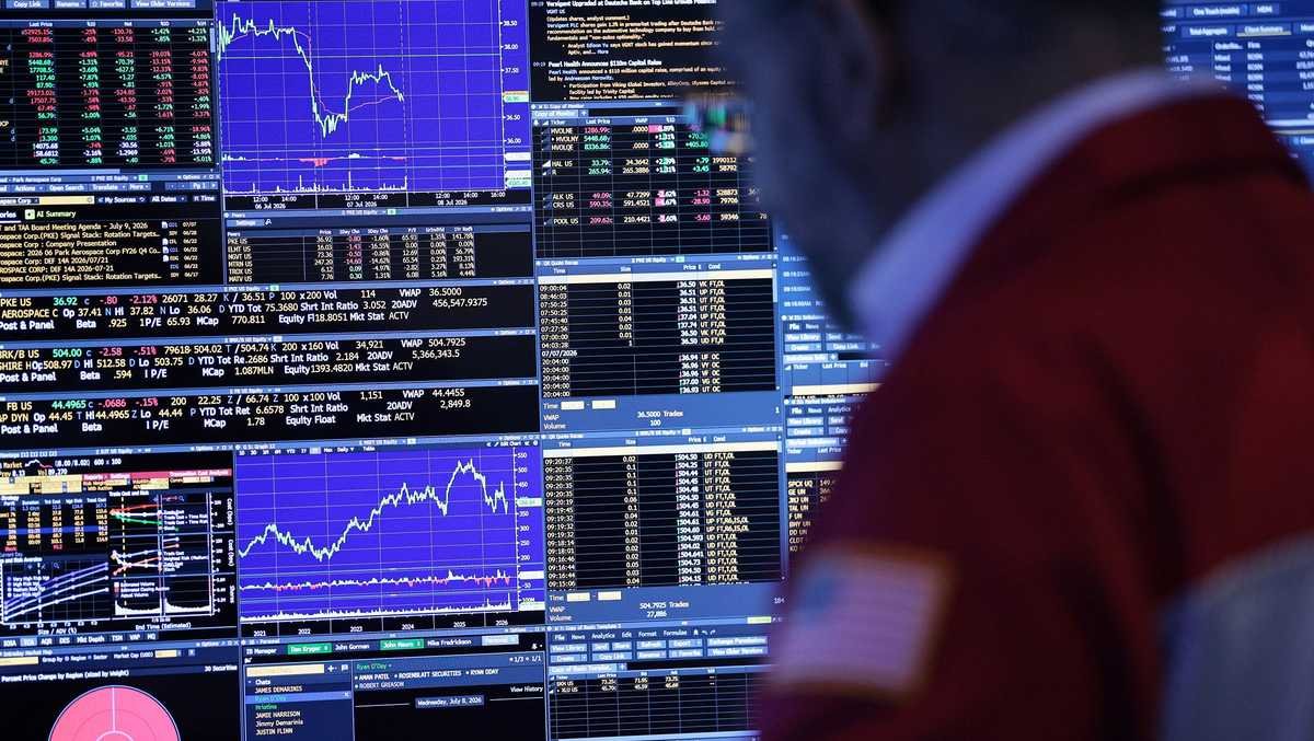 house-passes-bill-to-restrict-lawmaker-stock-trading,-but-larger-fight-to-fully-ban-it-looms