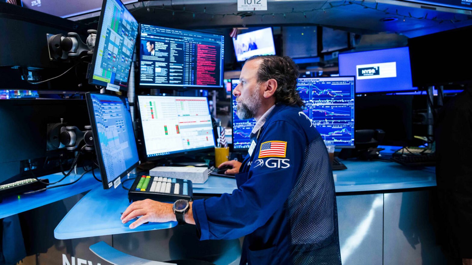 as-leading-tech-companies-report-earnings-next-week,-these-other-stocks-have-a-history-of-beating-analyst-expectations