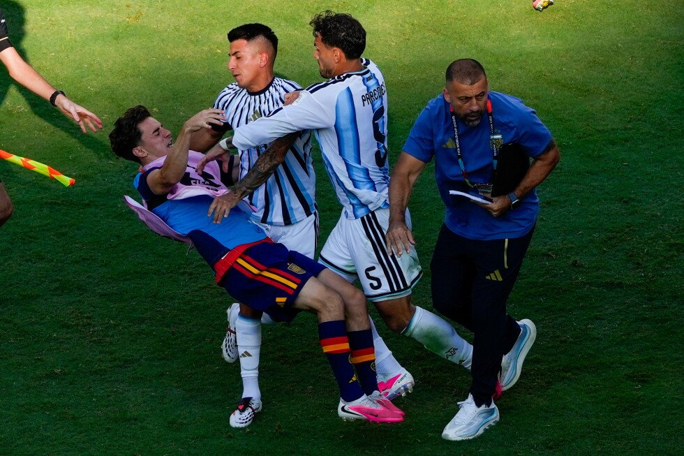 spain-coach-calls-argentina-conduct-after-world-cup-final-‘unacceptable’