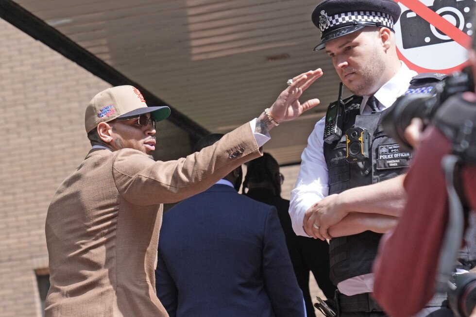 singer-chris-brown-pleads-guilty-to-brawling-at-a-london-nightclub