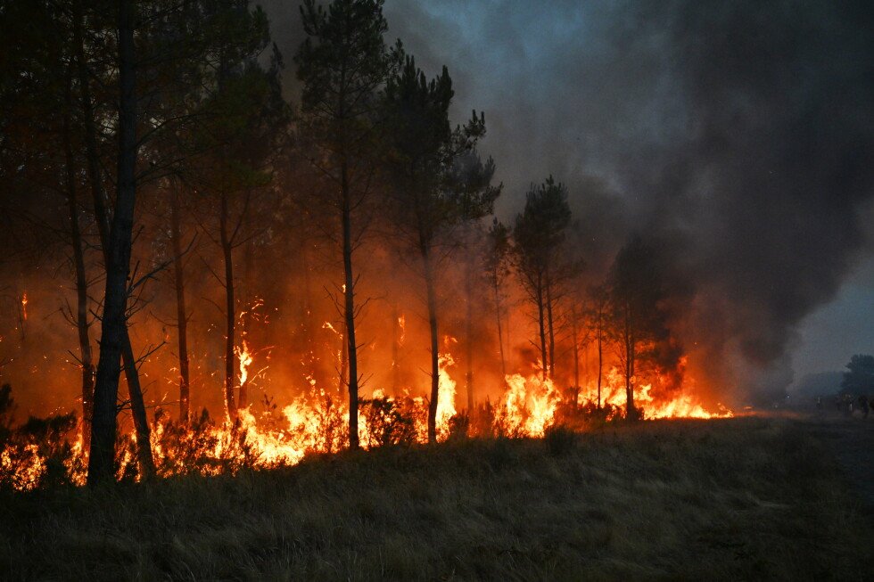 wildfire-forces-another-55,000-people-to-evacuate-in-southwest-france