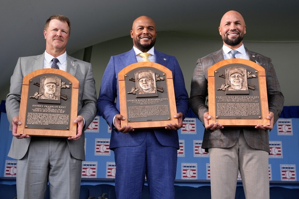 beltran,-jones-and-kent-pay-tribute-to-home-and-family-during-baseball-hall-of-fame-inductions