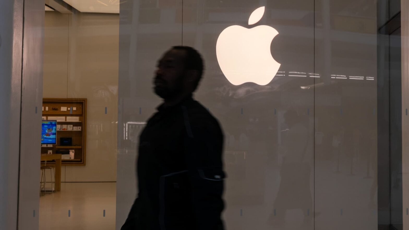 apple-options-are-doing-something-unusual-into-earnings