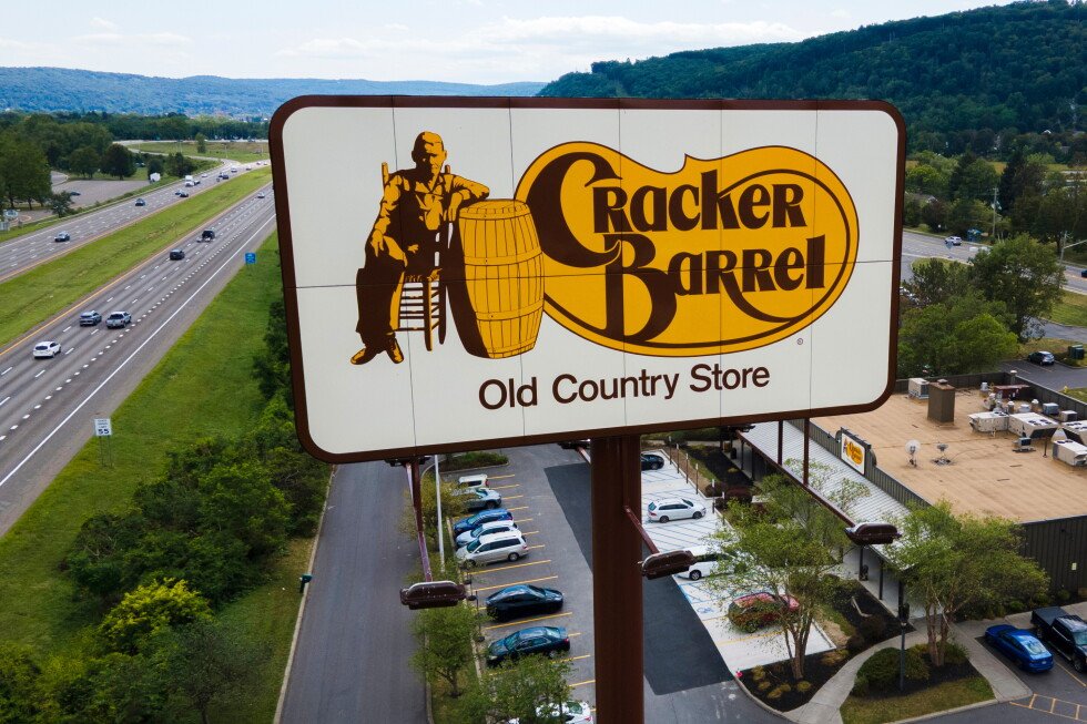 cracker-barrel-ceo-julie-masino-to-step-down-after-rebrand-backlash-and-sputtering-sales