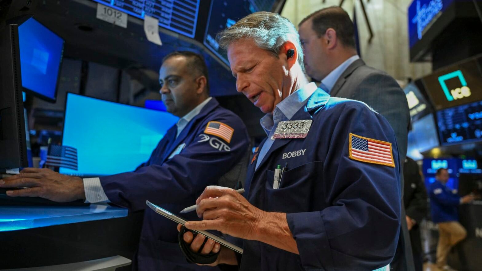more-tech-pain-means-gains-elsewhere.-what’s-winning-in-monday’s-mixed-market
